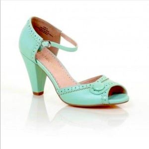 ModCloth Vintage Pumps
